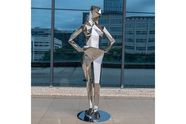 Creative geometric girl sculpture for interior decoratin  Creative geometric girl sculpture for interior decoratin